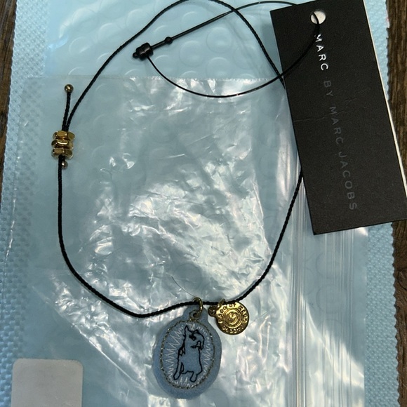 Marc by Marc Jacobs Blue Bulldog and Black Charm  Bracelet NWT - Picture 1 of 3
